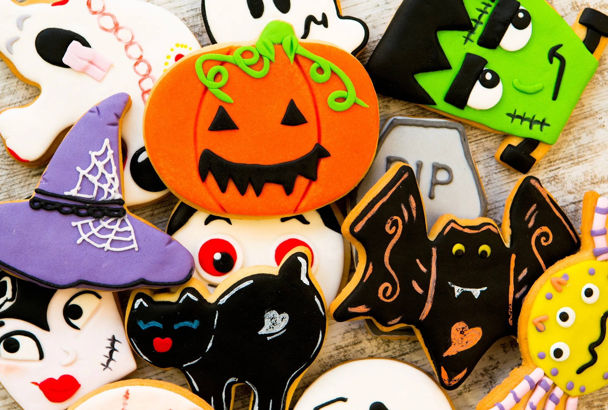 Creepy Cookies (50 Pieces) Mini Halloween Wooden Jigsaw Puzzle